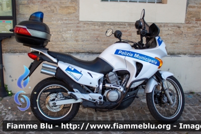 Honda Transalp
Polizia Municipale
Comune di Senigallia (AN)
Codice Automezzo: 3
Parole chiave: Honda Transalp