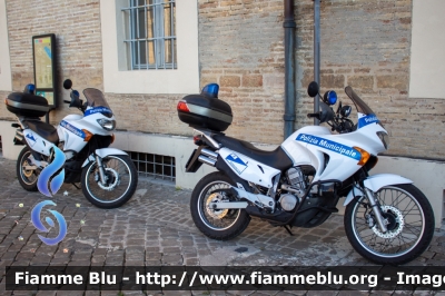 Honda Transalp
Polizia Municipale
Comune di Senigallia (AN)
Codice Automezzo: 3 e 4
Parole chiave: Honda Transalp