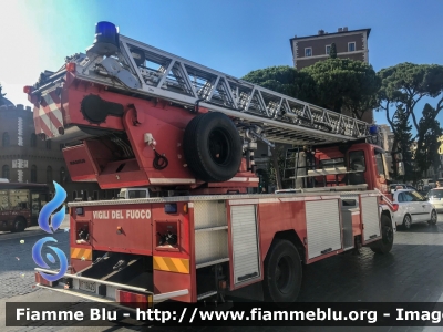 Iveco EuroFire 150E27 I serie
Vigili del Fuoco
Comando Provinciale di Roma
AutoScala da 37 metri allestimento Iveco-Magirus
VF 19425
Parole chiave: Iveco EuroFire_150E27_Iserie VF19425