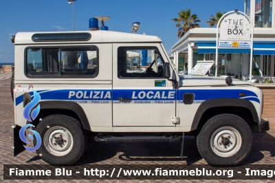 Land Rover Defender 90
Polizia Municipale
Comune di Riccione (RN)
CODICE AUTOMEZZO: 16
Parole chiave: Land-Rover Defender_90