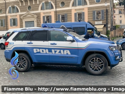 Jeep Grand Cherokee
Polizia di Stato
Reparto Mobile
Decorazione Grafica Artlantis
POLIZIA M4201
Parole chiave: Jeep / Grand_Cheroke / POLIZIAM4201