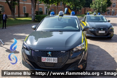 Peugeot e-208
Guardia di Finanza
Allestimento Focaccia
Decorazione Grafica Artlantis
GdiF 091 BQ
Parole chiave: Peugeot / e-208 / GdiF091BQ