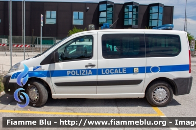 Citroen Jumpy III serie
Polizia Municipale
Unione dei Comuni Terre della Marca Senone
Allestimento Ciabili
Codice Automezzo: 01
POLIZIA LOCALE YA 457 AH
Parole chiave: Citroen / Jumpy_IIIserie / POLIZIALOCALEYA457AH