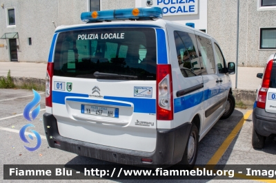 Citroen Jumpy III serie
Polizia Municipale 
Unione dei Comuni Terre della Marca Senone
Allestimento Ciabili
Codice Automezzo: 01
POLIZIA LOCALE YA 457 AH
Parole chiave: Citroen Jumpy_IIIserie POLIZIALOCALEYA457AH