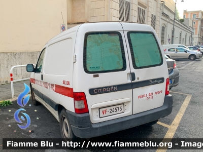 Citroen Berlingo I serie
Vigili del Fuoco
Comando Provinciale di Roma
sezione logistica
Allestimento Li art
VF 24575
Parole chiave: Citroen / Berlingo_Iserie / VF24575