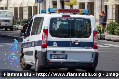 Citroen Jumpy III serie
Polizia Roma Capitale
POLIZIA LOCALE YA 177 AC
Parole chiave: Citroen Jumpy_IIIserie POLIZIALOCALEYA177AC