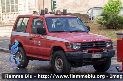 Mitsubishi Pajero Swb II serie
Vigili del Fuoco
Comando Provinciale di Roma
VF 20761
Parole chiave: Mitsubishi Pajero_Swb_IIserie VF20761