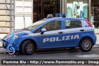 Fiat Punto VI serie
Polizia di Stato
Allestimento Nuova Carrozzeria Torinese
Decorazione grafica Artlantis
POLIZIA N5559
Parole chiave: Fiat Punto_VIserie POLIZIAN5559