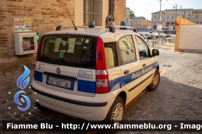 Fiat Nuova Panda I serie
Polizia Municipale
Comune di Senigallia (AN)
Allestimento Celiani
Codice Automezzo: 12
POLIZIA LOCALE 060 AG
Parole chiave: Fiat / / / Nuova_Panda_Iserie / POLIZIALOCALE060AG