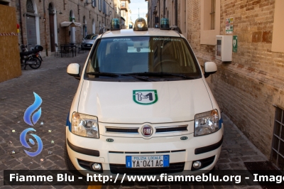 Fiat Nuova Panda I serie
Polizia Municipale
Comune di Senigallia (AN)
Allestimento Celiani
Codice Automezzo: 12
POLIZIA LOCALE 060 AG
Parole chiave: Fiat / / / Nuova_Panda_Iserie / POLIZIALOCALE060AG