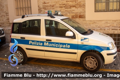 Fiat Nuova Panda I serie
Polizia Municipale
Comune di Senigallia (AN)
Allestimento Celiani
Codice Automezzo: 12
POLIZIA LOCALE 060 AG
Parole chiave: Fiat / / / Nuova_Panda_Iserie / POLIZIALOCALE060AG