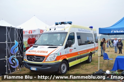 Mercedes-Benz Sprinter III serie
Azienda Regionale Emergenza Urgenza
Unità Speciale Grandi Emergenze
Ambulanza Neonatale
Rescue 03
Allestita Aricar
Parole chiave: Mercedes-Benz Sprinter_IIIserie Ambulanza