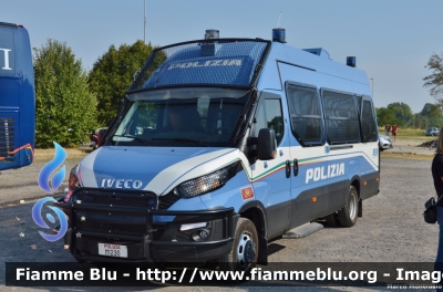 Iveco Daily VI serie
Polizia di Stato
Reparto Mobile
POLIZIA M1230
Parole chiave: Iveco Daily_VIserie POLIZIAM1230