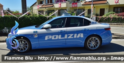 Alfa Romeo Nuova Giulia Q4
Polizia di Stato
Polizia Stradale
POLIZIA M2701
In scorta al Giro d'Italia 2017
Parole chiave: Alfa-Romeo Nuova_Giulia_Q4 PoliziaM2701 Giro_Italia_2017