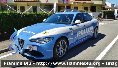 Alfa Romeo Nuova Giulia Q4
Polizia di Stato
Polizia Stradale
POLIZIA M2701
In scorta al Giro d'Italia 2017
Parole chiave: Alfa-Romeo Nuova_Giulia_Q4 PoliziaM2701 Giro_Italia_2017