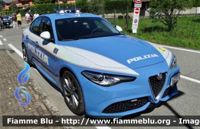 Alfa Romeo Nuova Giulia Q4
Polizia di Stato
Polizia Stradale
POLIZIA M2701
In scorta al Giro d'Italia 2017
Parole chiave: Alfa-Romeo Nuova_Giulia_Q4 PoliziaM2701 Giro_Italia_2017