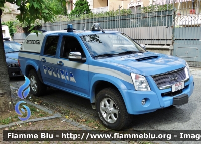 Isuzu D-Max I serie restyle
Polizia di Stato
Unità Artificieri
Allestimento Maritan
Decorazione Grafica Artlantis
POLIZIA H2975
Parole chiave: Isuzu D-Max_Iserie_restyle PoliziaH2975