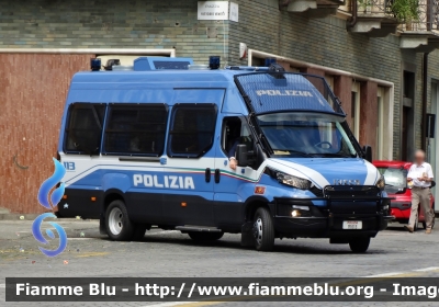 Iveco Daily VI serie
Polizia di Stato
Reparto Mobile
Allestito Sperotto
Decorazione Grafica Artlantis
POLIZIA M1615
Parole chiave: Iveco Daily_VIserie POLIZIAM1615