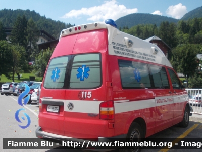 Volkswagen Transporter T5
Vigili del Fuoco
Comando Provinciale di Belluno
Distaccamento permanente di Santo Stefano di Cadore
ambulanza in servizio per il SUEM 118 in tutto il territorio del Comelico e Sappada
Allestimento Bollanti Veicoli Sanitari
VF25322
Parole chiave: Volkswagen Transporter_T5 Ambulanza