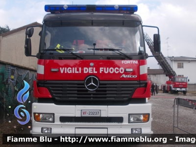 Mercedes-Benz Atego 1828 I serie
Vigili del Fuoco
Comando Provinciale di Milano
Distaccamento Volontario di Inveruno (MI)
AutoBottePompa allestimento Scenza ricondizionata Fortini
VF 23237
Parole chiave: Mercedes-Benz Atego_1828_Iserie VF23237