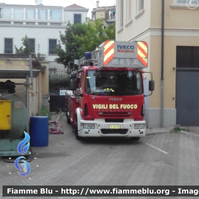 Iveco EuroCargo 150E28 II serie
Vigili del Fuoco
Comando Provinciale di Milano
Distaccamento Cittadino di Via Sardegna
AutoScala da 30 metri allestimento Iveco-Magirus con cambio automatico Allison
VF 22756
Parole chiave: Iveco EuroCargo_150E28_IIserie VF22756