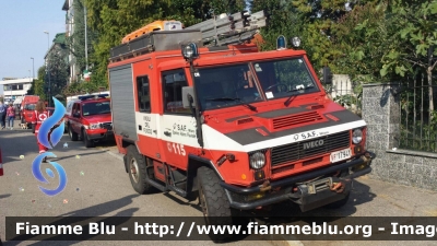 Iveco VM90
Vigili del Fuoco
Comando Provinciale di Milano
Nucleo Speleo Alpini Fluviale
VF 17941
Parole chiave: Iveco VM90 VF17941