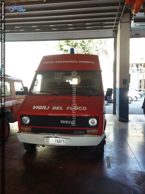 Iveco Daily I serie
Vigili del Fuoco
Comando Provinciale di Imperia
Distaccamento Permanente di Sanremo (IM)
Nucleo NBCR
Usato anche come Carro Aria
VF 16075
Parole chiave: Iveco Daily_Iserie VF16075