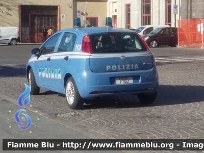 Fiat Grande Punto
Polizia di Stato
Questura di Piacenza
POLIZIA F7041
Parole chiave: Fiat Grande_Punto POLIZIAF7041