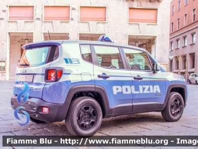 Jeep Renegade restyle
Polizia di Stato
Allestimento NCT
Decorazione grafica Artlantis
POLIZIA M6660
Parole chiave: Jeep Renegade_restyle POLIZIAM6660