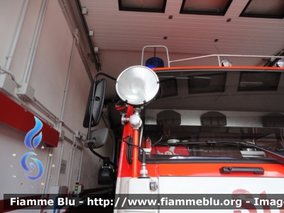 Mercedes-Benz TLF 16-24 4x4
Vigili del Fuoco
Unione distrettuale di Fassa
Corpo Volontario di Pozza di Fassa (TN)
Autobotte prima partenza
Allestimento Ziegler
VF C21 TN
Parole chiave: Mercedes-Benz_TLF_16-24_4x4 VFC21TN