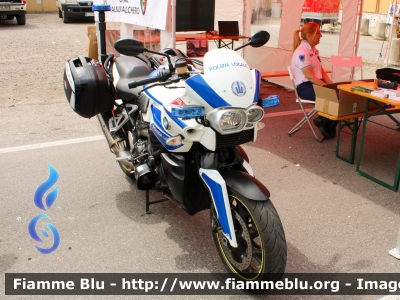 BMW k1200
Polizia Locale
Unione Valnure Valchero (PC)
Allestimento Bertazzoni
Moto proveniente da Confisca
Polizia Locale YA 03898
Parole chiave: BMW k1200 PoliziaLocaleYA03898