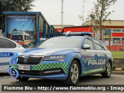 Skoda Superb Wagon III serie restyle
Polizia di Stato
Polizia Stradale
Decorazione Grafica Artlantis
POLIZIA M6370
Parole chiave: Skoda Superb_Wagon_IIIserie_restyle POLIZIAM6370