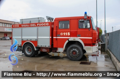 Iveco TurboTech 190-26
Vigili del Fuoco
Comando Provinciale di Verona
Distaccamento Volontario di Villa-Franca di Verona
Ex Padova
AutoPompaSerbatoio allestimento Iveco-Magirus
In dismissione
VF 16670
Parole chiave: Iveco TurboTech_190-26 VF16670