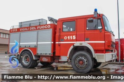 Iveco TurboTech 190-26
Vigili del Fuoco
Comando Provinciale di Verona
Distaccamento Volontario di Villa-Franca di Verona
Ex Padova
AutoPompaSerbatoio allestimento Iveco-Magirus
In dismissione
VF 16670
Parole chiave: Iveco TurboTech_190-26 VF16670