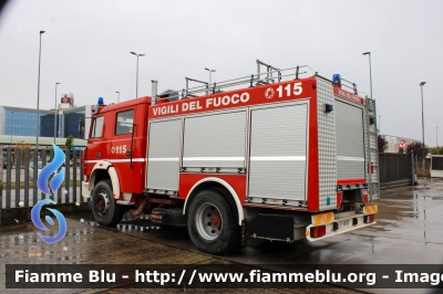 Iveco TurboTech 190-26
Vigili del Fuoco
Comando Provinciale di Verona
Distaccamento Volontario di Villa-Franca di Verona
Ex Padova
AutoPompaSerbatoio allestimento Iveco-Magirus
In dismissione
VF 16670
Parole chiave: Iveco TurboTech_190-26 VF16670