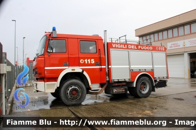 Iveco TurboTech 190-26
Vigili del Fuoco
Comando Provinciale di Verona
Distaccamento Volontario di Villa-Franca di Verona
Ex Padova
AutoPompaSerbatoio allestimento Iveco-Magirus
In dismissione
VF 16670
Parole chiave: Iveco TurboTech_190-26 VF16670