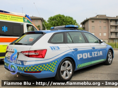 Skoda Superb Wagon III serie restyle
Polizia di Stato
Polizia Stradale
Decorazione Grafica Artlantis
POLIZIA M6370
Parole chiave: Skoda Superb_Wagon_IIIserie_restyle POLIZIAM6370