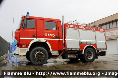 Iveco TurboTech 190-26
Vigili del Fuoco
Comando Provinciale di Verona
Distaccamento Volontario di Villa-Franca di Verona
Ex Padova
AutoPompaSerbatoio allestimento Iveco-Magirus
In dismissione
VF 16670
Parole chiave: Iveco TurboTech_190-26 VF16670