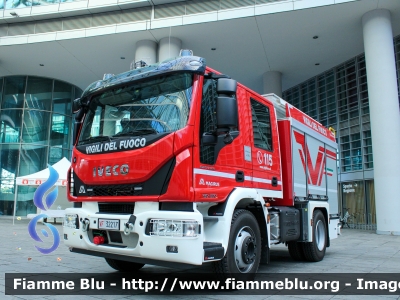 Iveco EuroCargo 120E25 IV serie
Vigili del Fuoco
Comando Provinciale di Milano
AutoPompaSerbatoio allestimento Magirus
VF 32217

Fotografato in occasione della fratellanza della strada
Parole chiave: Iveco EuroCargo_120E25_IVserie VF32217