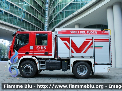 Iveco EuroCargo 120E25 IV serie
Vigili del Fuoco
Comando Provinciale di Milano
AutoPompaSerbatoio allestimento Magirus
VF 32217

Fotografato in occasione della fratellanza della strada
Parole chiave: Iveco EuroCargo_120E25_IVserie VF32217