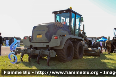 New Holland RG170.B
Aeronautica Militare Italiana
2° Reparto Genio Aeronautico Militare
Aeroporto di Verona-Villafranca - 3° Stormo
AM BN 472 Macc. Opp

100° Anniversario fondazione AM
Parole chiave: New-Holland RG170.B AMBN472 100°Anniversario