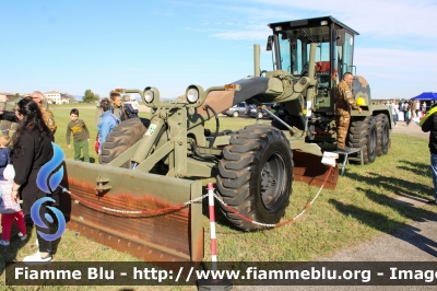 New Holland RG170.B
Aeronautica Militare Italiana
2° Reparto Genio Aeronautico Militare
Aeroporto di Verona-Villafranca - 3° Stormo
AM BN 472 Macc. Opp

100° Anniversario fondazione AM
Parole chiave: New-Holland RG170.B AMBN472 100°Anniversario