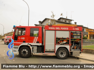 Iveco EuroCargo SuperCity 120E24 II serie
Vigili del Fuoco
Comando Provinciale di Piacenza
AutoPompaSerbatoio allestimento Iveco-Magirus
Equipaggiato con DAE
VF 24526
Parole chiave: Iveco EuroCargo_SuperCity_120E24_IIserie VF24526