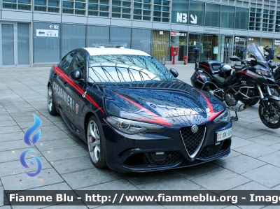 Alfa Romeo Nuova Giulia Quadrifoglio
Carabinieri
Nucleo Operativo e Radiomobile
CC DK 555
Parole chiave: Alfa-Romeo Nuova_Giulia_Quadrifoglio CCDK555