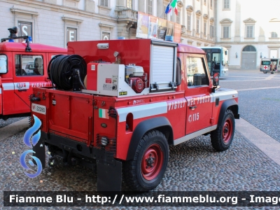 Land Rover Defender 90
Vigili del Fuoco
Comando Provinciale Milano
VF 22390

Fotografato in occasione della Festa della Repubblica 2022
Parole chiave: Land-Rover Defender_90 VF22390