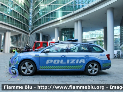 Skoda Octavia Wagon V serie
Polizia di Stato
Polizia Stradale
Allestimento Focaccia
Decorazione Grafica Artlantis
POLIZIA M4710

Fotografata alla fratellanza della strada
Parole chiave: Skoda Octavia_Wagon_Vserie POLIZIAM4710