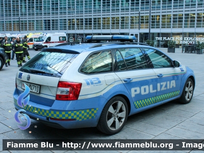 Skoda Octavia Wagon V serie
Polizia di Stato
Polizia Stradale
Allestimento Focaccia
Decorazione Grafica Artlantis
POLIZIA M4710

Fotografata alla fratellanza della strada
Parole chiave: Skoda Octavia_Wagon_Vserie POLIZIAM4710