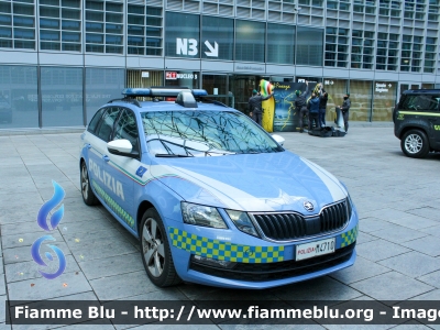 Skoda Octavia Wagon V serie
Polizia di Stato
Polizia Stradale
Allestimento Focaccia
Decorazione Grafica Artlantis
POLIZIA M4710

Fotografata alla fratellanza della strada
Parole chiave: Skoda Octavia_Wagon_Vserie POLIZIAM4710