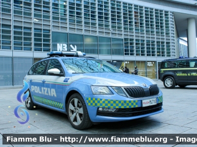 Skoda Octavia Wagon V serie
Polizia di Stato
Polizia Stradale
Allestimento Focaccia
Decorazione Grafica Artlantis
POLIZIA M4710

Fotografata alla fratellanza della strada
Parole chiave: Skoda Octavia_Wagon_Vserie POLIZIAM4710