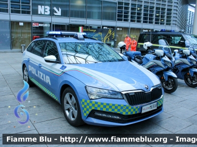 Skoda Superb Wagon III serie restyle
Polizia di Stato
Polizia Stradale
Decorazione Grafica Artlantis
POLIZIA M6338

Fotografata in occasione della Fratellanza della Strada
Parole chiave: Skoda Superb_Wagon_IIIserie_restyle POLIZIAM6338